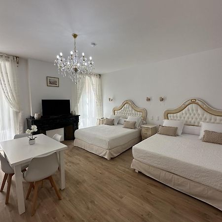 Studio Familial Du Cloitre Narbonne Extérieur photo