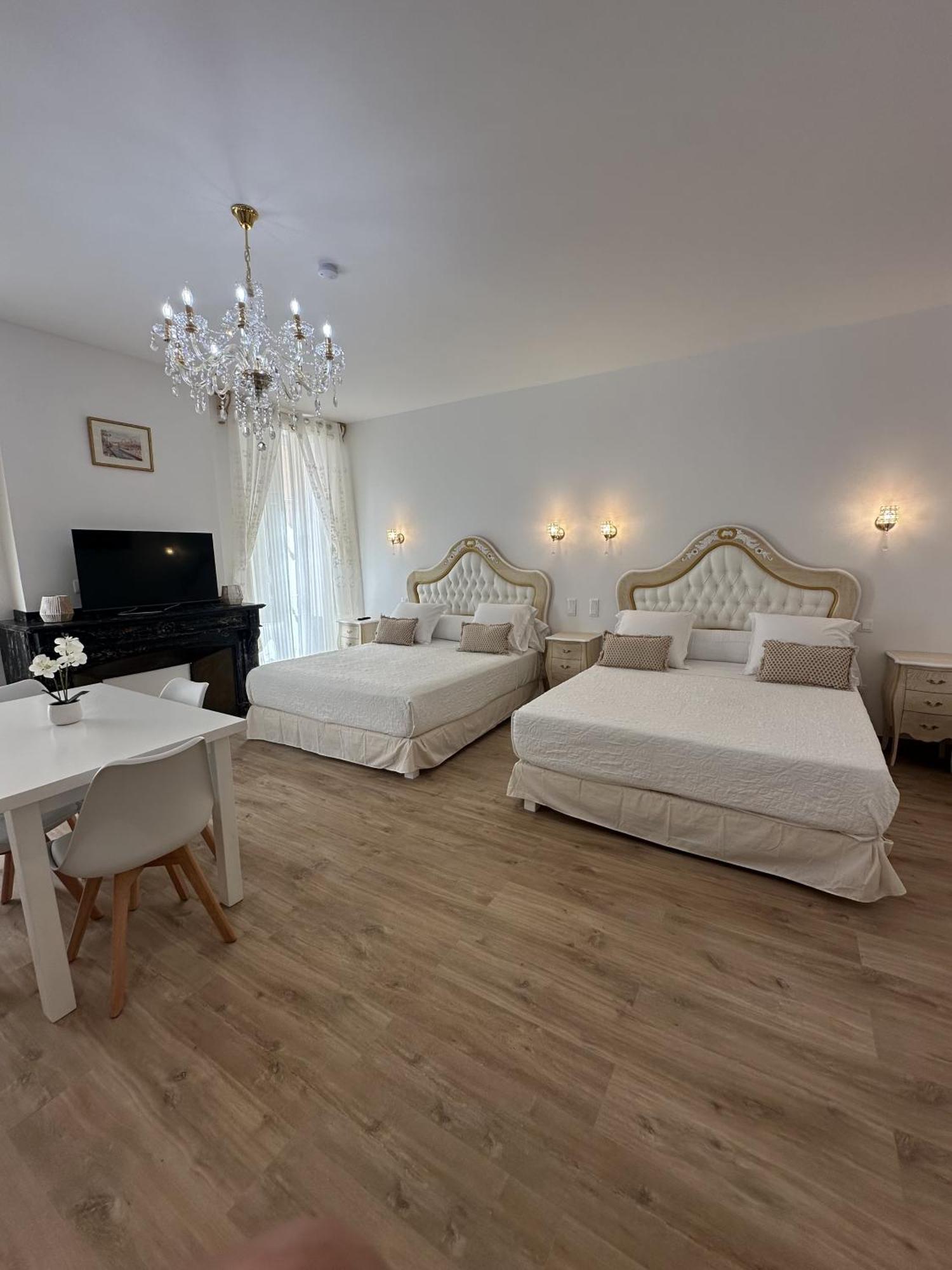 Studio Familial Du Cloitre Narbonne Extérieur photo