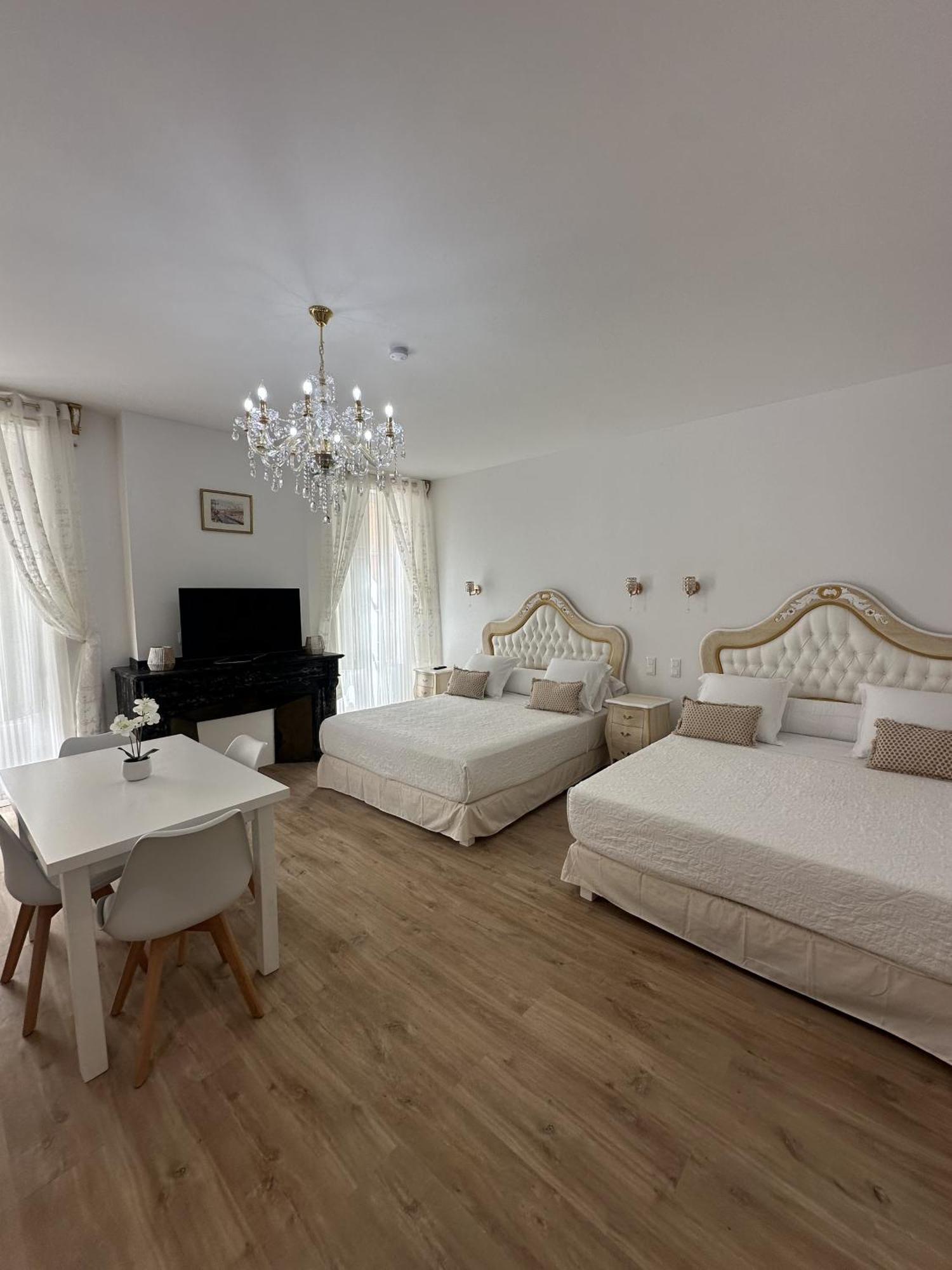 Studio Familial Du Cloitre Narbonne Extérieur photo