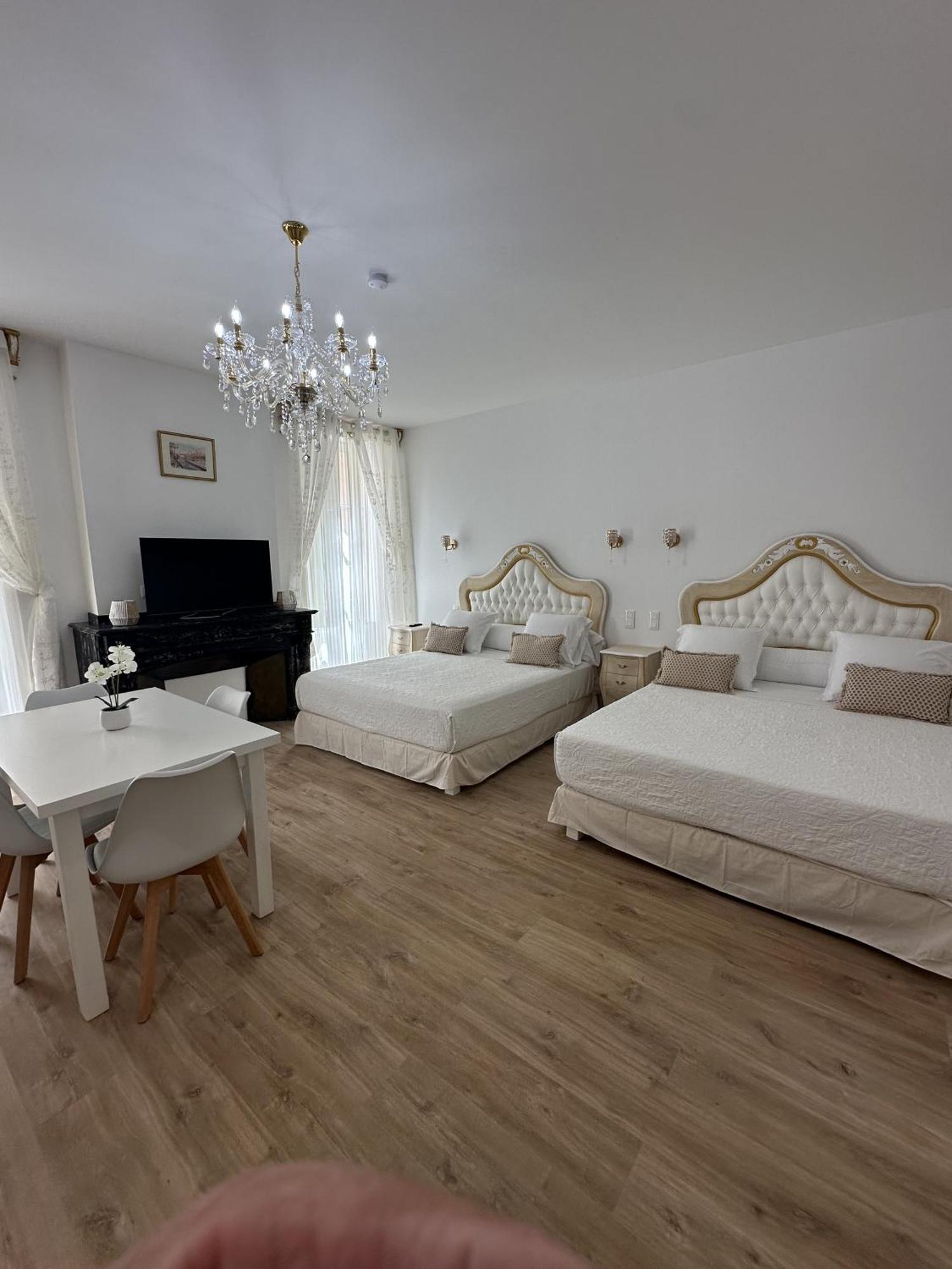 Studio Familial Du Cloitre Narbonne Extérieur photo
